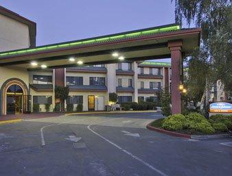 Howard Johnson Inn & Suites Sacramento