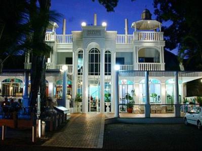 Palm Cove Beach Sarayi Hotel