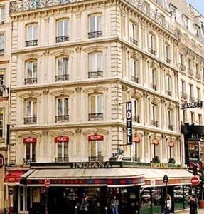 Place Clichy Hotel Paris